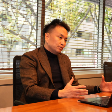 店舗・オフィスのDX戦略について語るクラウドポイント常務・田中孝弥氏のインタビュー風景